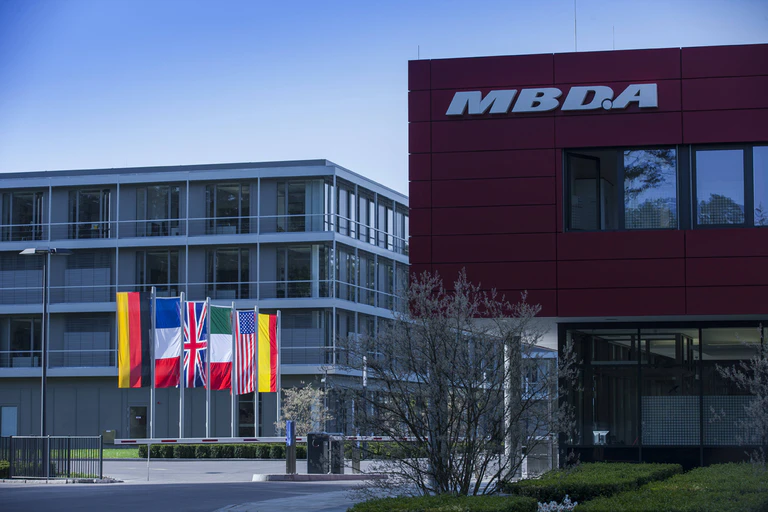 Schrobenhausen: Söder und Pistorius beim Rüstungsunternehmen MBDA ...